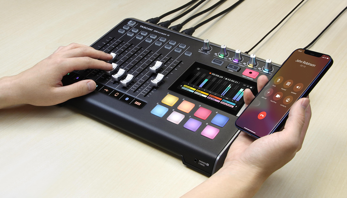 Tascam Mikser Mixcast 4 do nagrywania podcastów