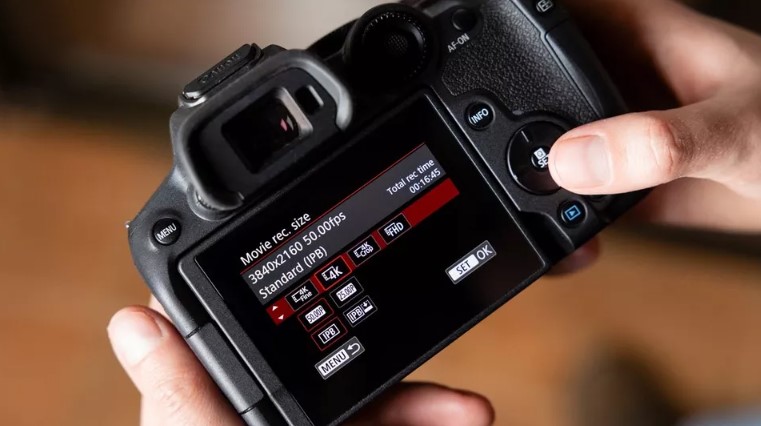 Aparat cyfrowy Canon EOS R7 body + adapter EF-EOS R