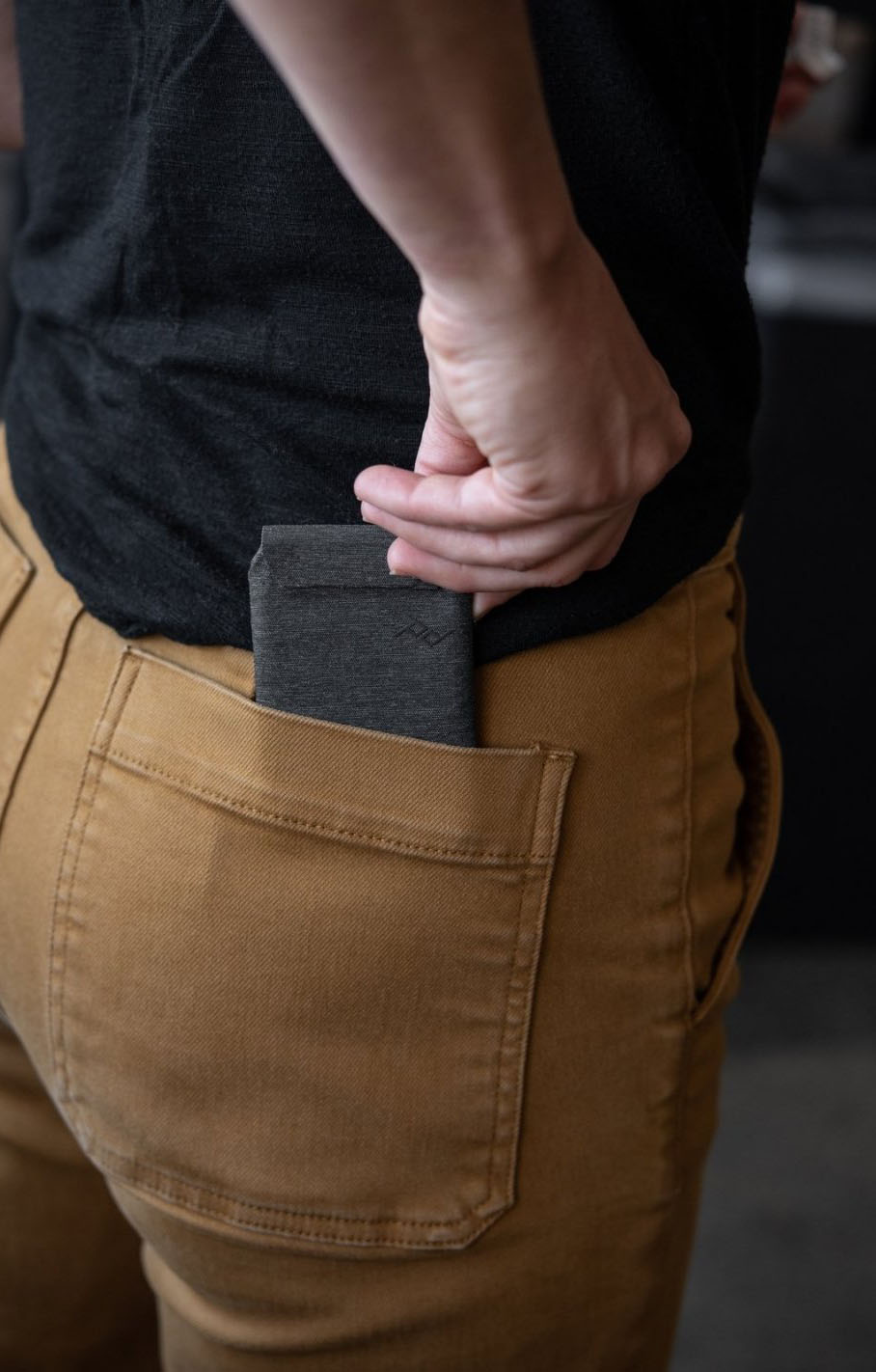 Peak Design Mobile Wallet Stand magnetyczny portfel do telefonu (podstawka) żółty