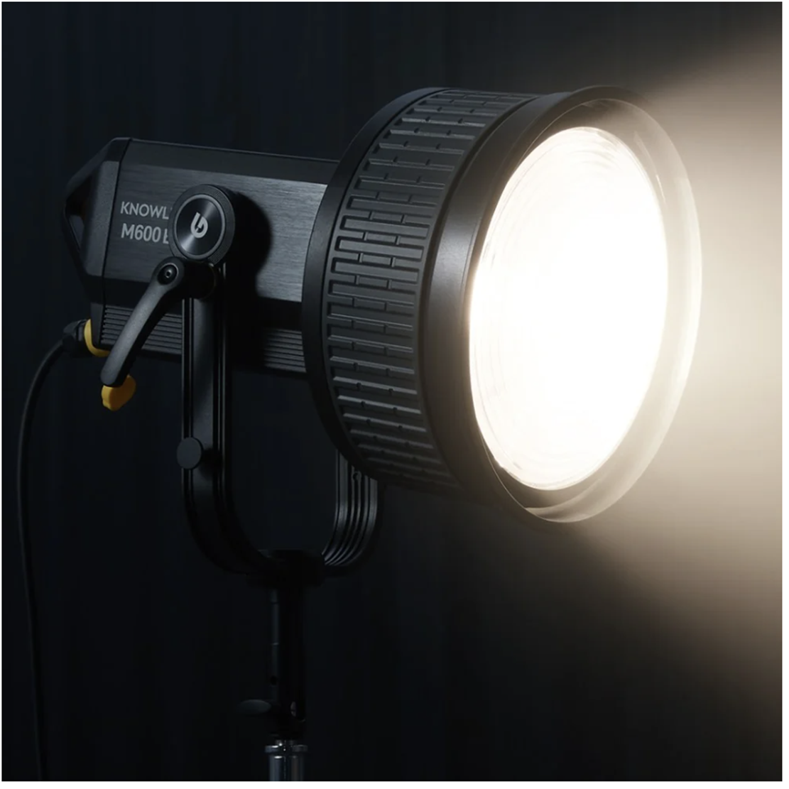Lampa LED Godox M600Bi Pro Bi-color Knowled Bowens