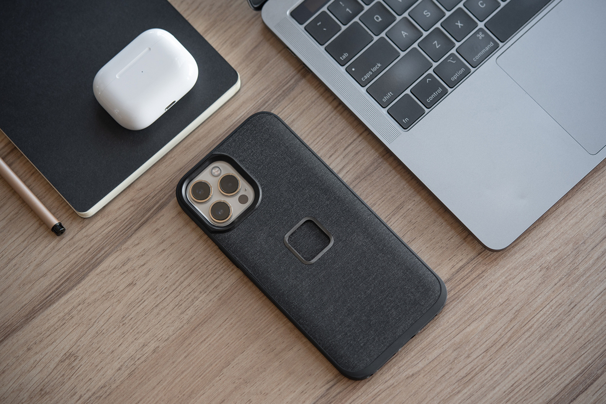 Peak Design Etui Mobile Everyday Fabric do iPhone 13 Pro - grafitowe