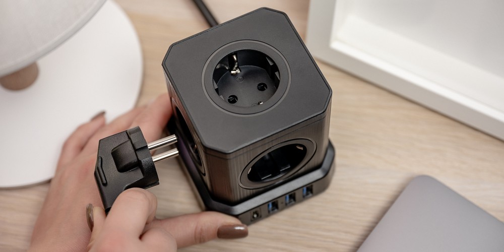Newell Ładowarka sieciowa Newell GaN Power Cube 9w1 - czarna