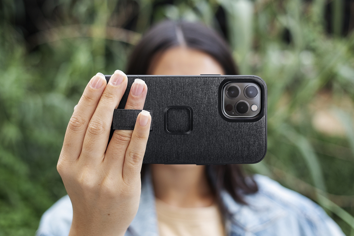 Peak Design Etui Mobile Everyday Fabric do iPhone 13 Pro - grafitowe