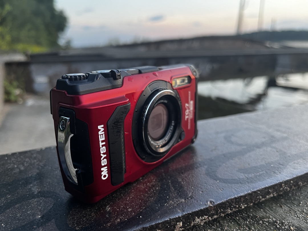 Aparat cyfrowy Olympus TOUGH TG-7 czerwony, wyjątkowo odporny
